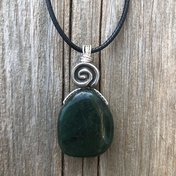 Nephrite Jade - Picture 2 of 12